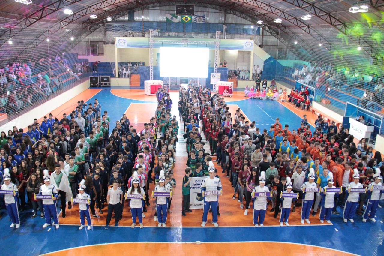 Delegações das 42 equipes desfilaram na abertura do Bom de Bola