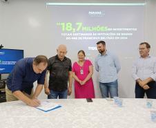 Evento de assinatura de obras e entrega de notebooks e headsets