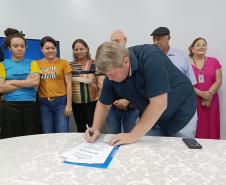 Evento de assinatura de obras e entrega de notebooks e headsets