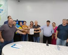 Evento de assinatura de obras e entrega de notebooks e headsets