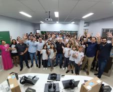 Evento de assinatura de obras e entrega de notebooks e headsets