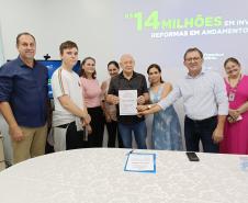 Evento de assinatura de obras e entrega de notebooks e headsets