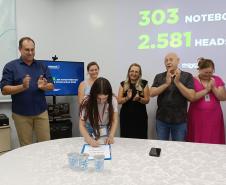Evento de assinatura de obras e entrega de notebooks e headsets