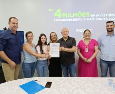 Evento de assinatura de obras e entrega de notebooks e headsets