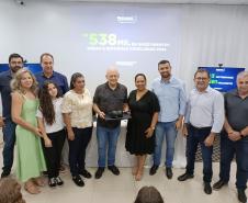 Evento de assinatura de obras e entrega de notebooks e headsets