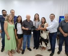 Evento de assinatura de obras e entrega de notebooks e headsets