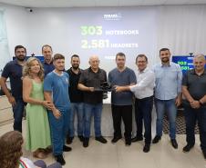 Evento de assinatura de obras e entrega de notebooks e headsets