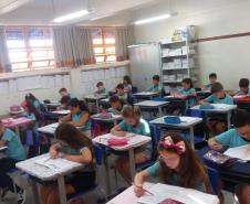 Alunos da Escola Municipal 15 de Outubro, de Francisco Beltrão, durante a Prova Paraná.