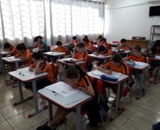 Alunos da Escola Municipal Bruno Santin, de Santa Izabel do Oeste, concentrados para responder à Prova Paraná.