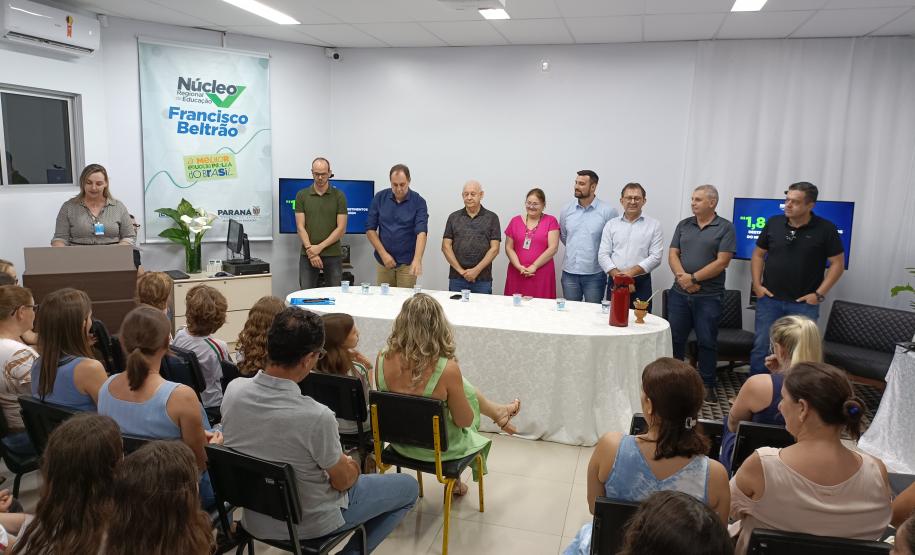 Evento de assinatura de obras e entrega de notebooks e headsets