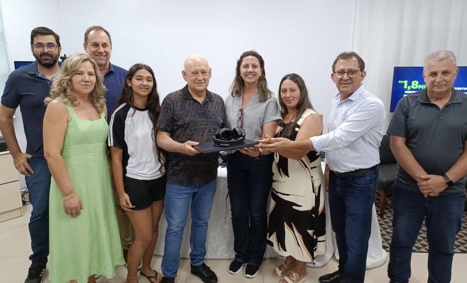 Evento de assinatura de obras e entrega de notebooks e headsets