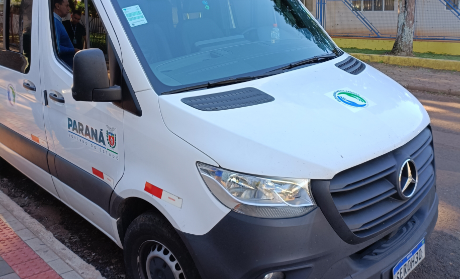 Entrega equipamentos maos amigas