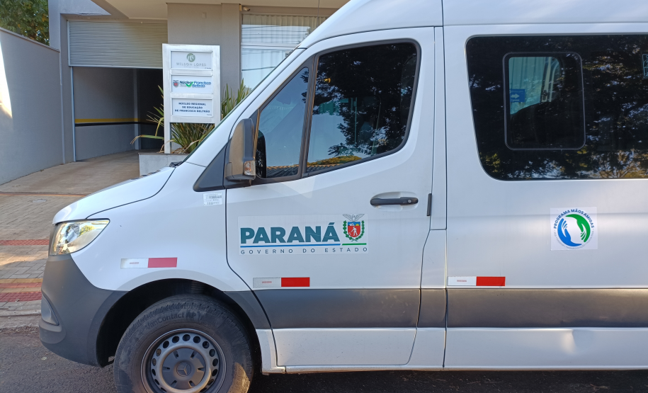 Entrega equipamentos maos amigas