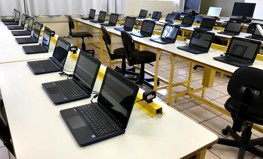 Laboratórios de informática estão sendo renovados com novos netbooks.