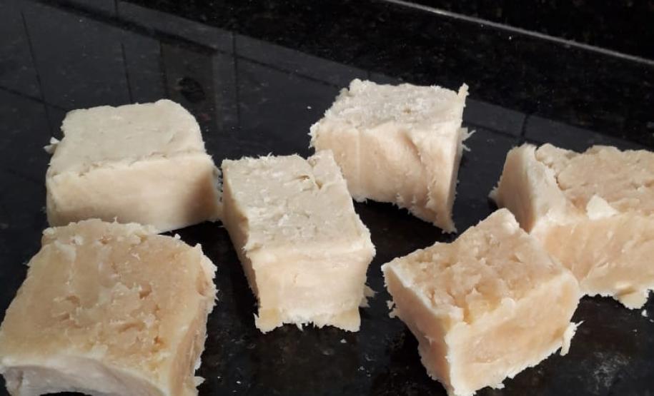 Colégio Industrial desenvolve atividades voltadas à sustentabilidade e meio ambiente Óleo recolhido virou sabão e será utilizado na própria escola.