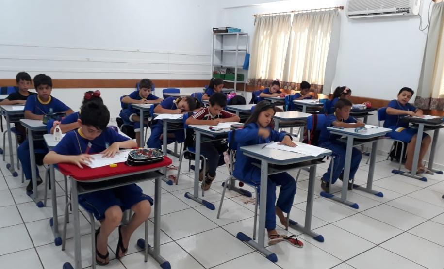 Alunos da Escola Municipal Sagrado Coração, de Francisco Beltrão, durante a Prova Paraná.