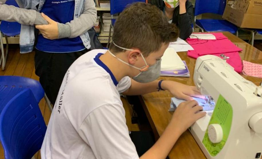 Os alunos Fernando Pavan Moro, Geovana B. Arisi e Guilherme Lazzaretti participam do projeto.
